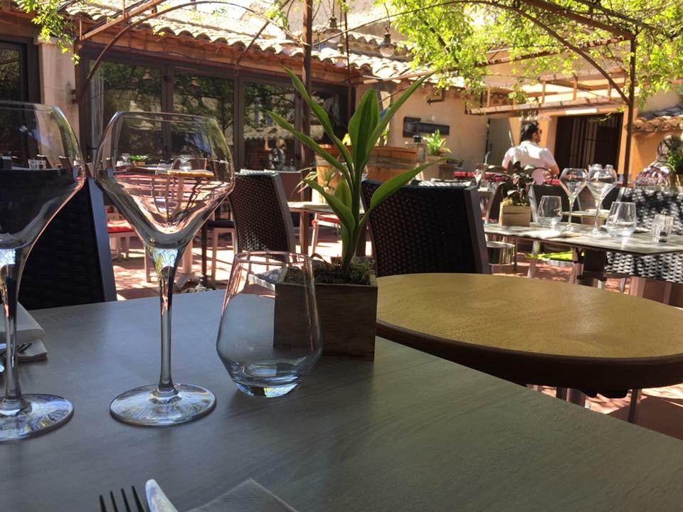 Le Vieux Bistrot Hotel Cabrières-dʼAvignon Buitenkant foto
