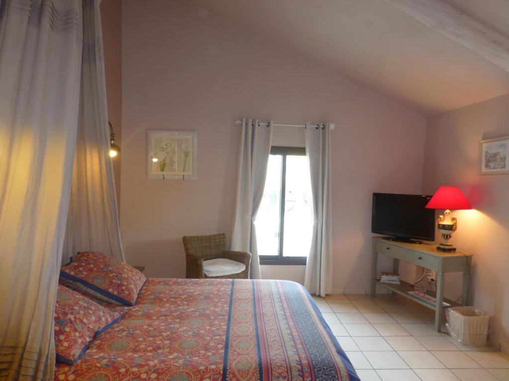 Le Vieux Bistrot Hotel Cabrières-dʼAvignon Kamer foto