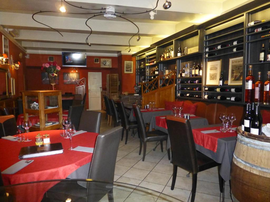 Le Vieux Bistrot Hotel Cabrières-dʼAvignon Buitenkant foto