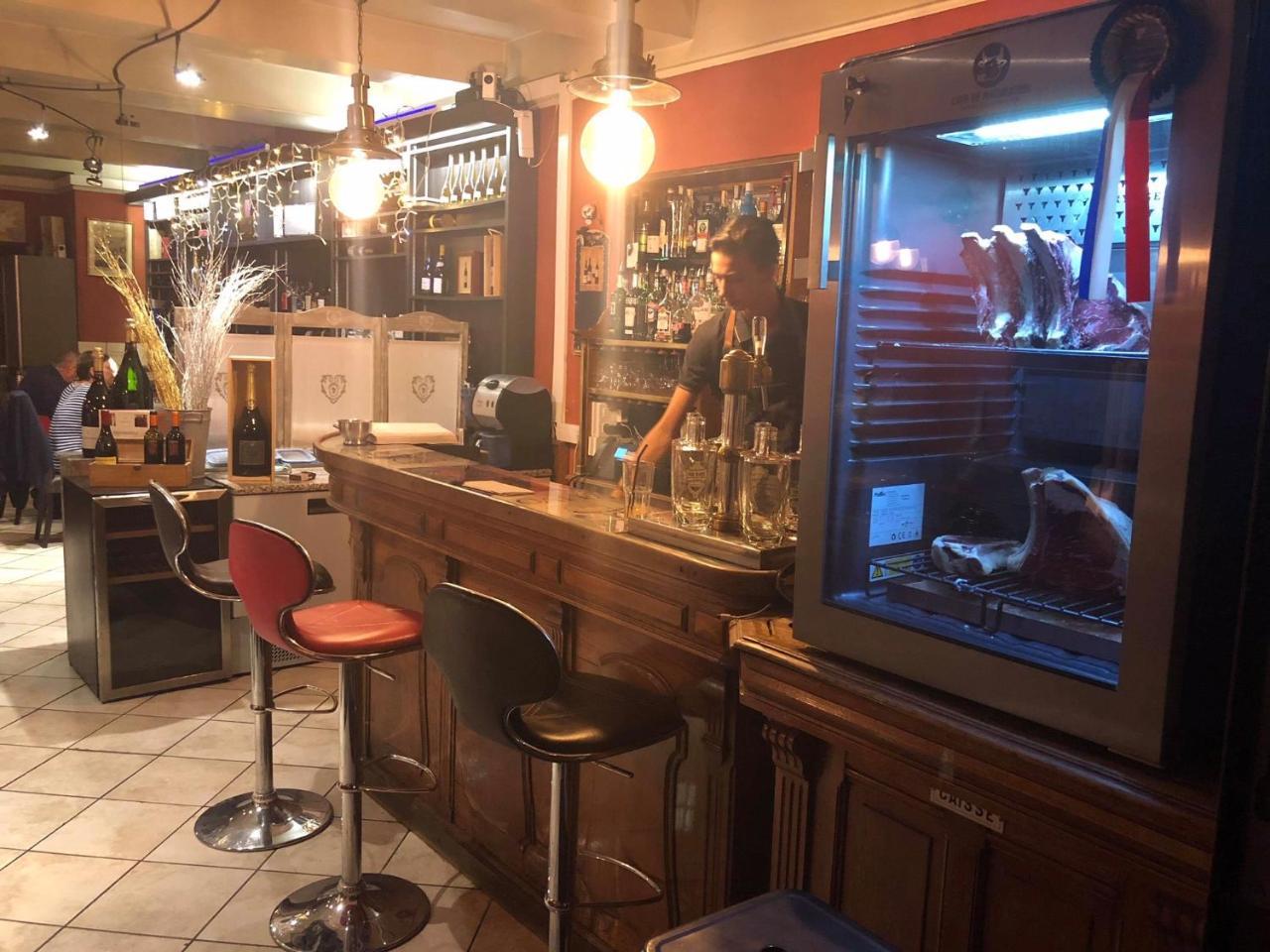 Le Vieux Bistrot Hotel Cabrières-dʼAvignon Buitenkant foto