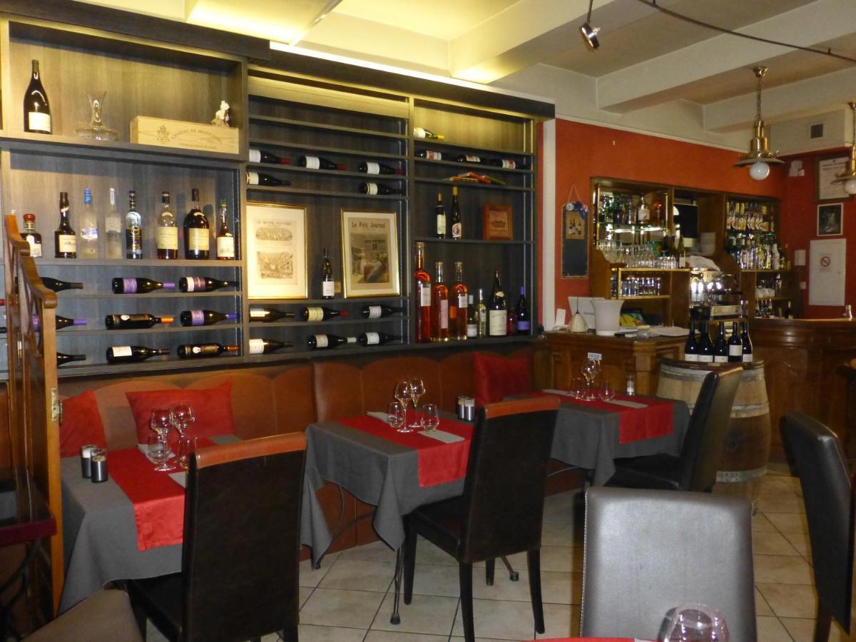 Le Vieux Bistrot Hotel Cabrières-dʼAvignon Buitenkant foto